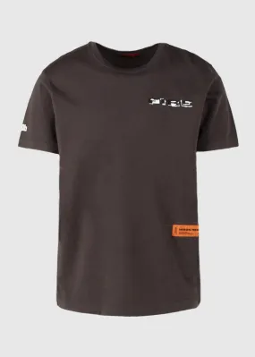 HERON PRESTON: HERON FIRE SS TEE [CHARCOAL]